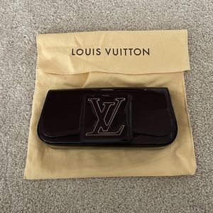 Louis vuitton vernis sobe clutch